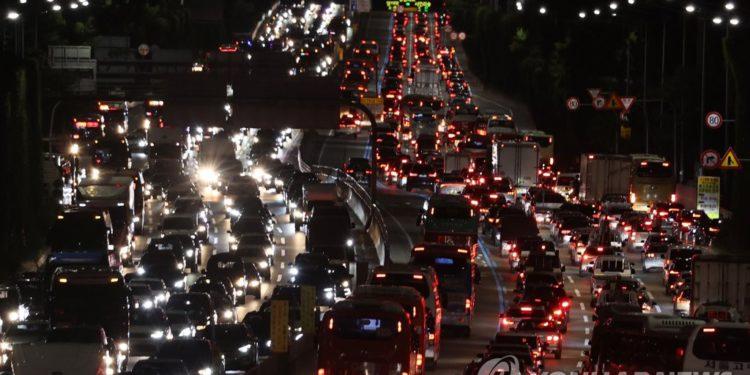 Traffic ahead of Chuseok holiday at the Seoul-Busan expressway in Seoul. (Photo:Yonhap)