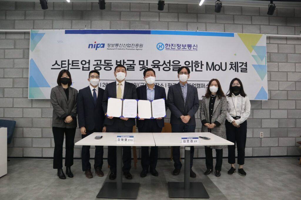NIPA and Hanjin Information Systems & Telecommunication Co., Ltd sign a MOU to promote startups.