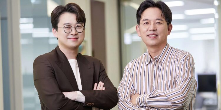 Kim Byung-hak, the newly appointed CEO of Kakao Brain with CEO Kim Il-doo who will lead global advanced research and super-large AI.