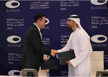 ota CEO Chae Myung-soo (left) and Dubai Road Traffic Authority (RTA) CEO Mohammed Al Mudharreb (right) are holding a contract signing ceremony at the AI Week 2025 event.