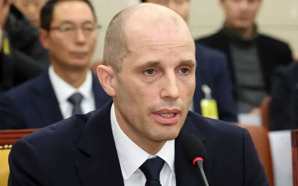 The ₩1.6 trillion “apology” from Coupang ignites public outrage, exposing Korea’s toughest test yet in rebuilding corporate trust and digital accountability.