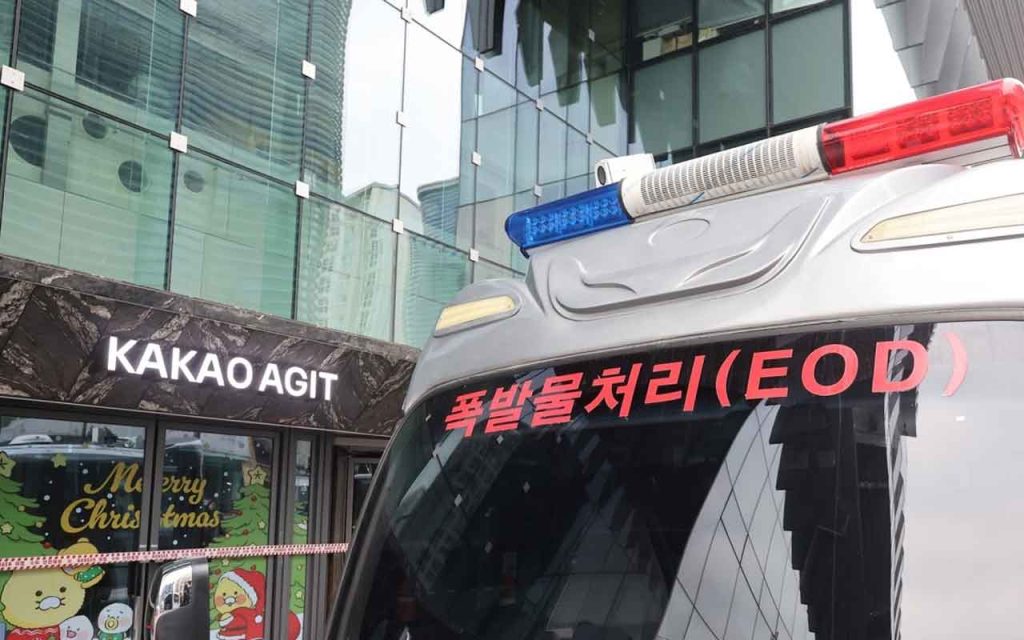 Bomb threats targeting Samsung, Kakao, and Naver expose how digital platforms can trigger real-world risks, testing Korea’s tech ecosystem resilience.