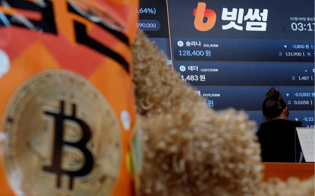 The Bithumb 620,000 Bitcoin error triggers full regulatory scrutiny, raising global questions over asset custody, ledger systems, and trust in crypto markets.