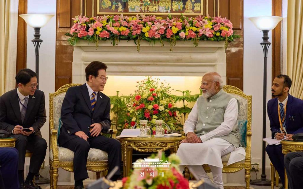 President Lee Jae-myung and Prime Minister Narendra Modi at India - Korea Summit in New Delhi. | Blue House Photo